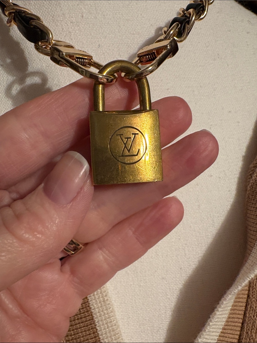 AUTHENTIC LV PADLOCK w/unbranded 16” gold tone/black leather weave chain - Picture 4 of 7
